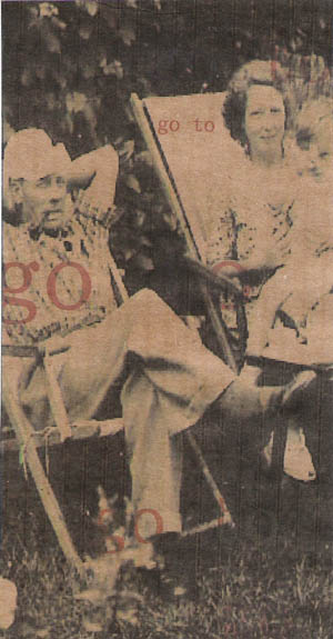 take-it-easy-morfar-og-mormor-i-haven-300